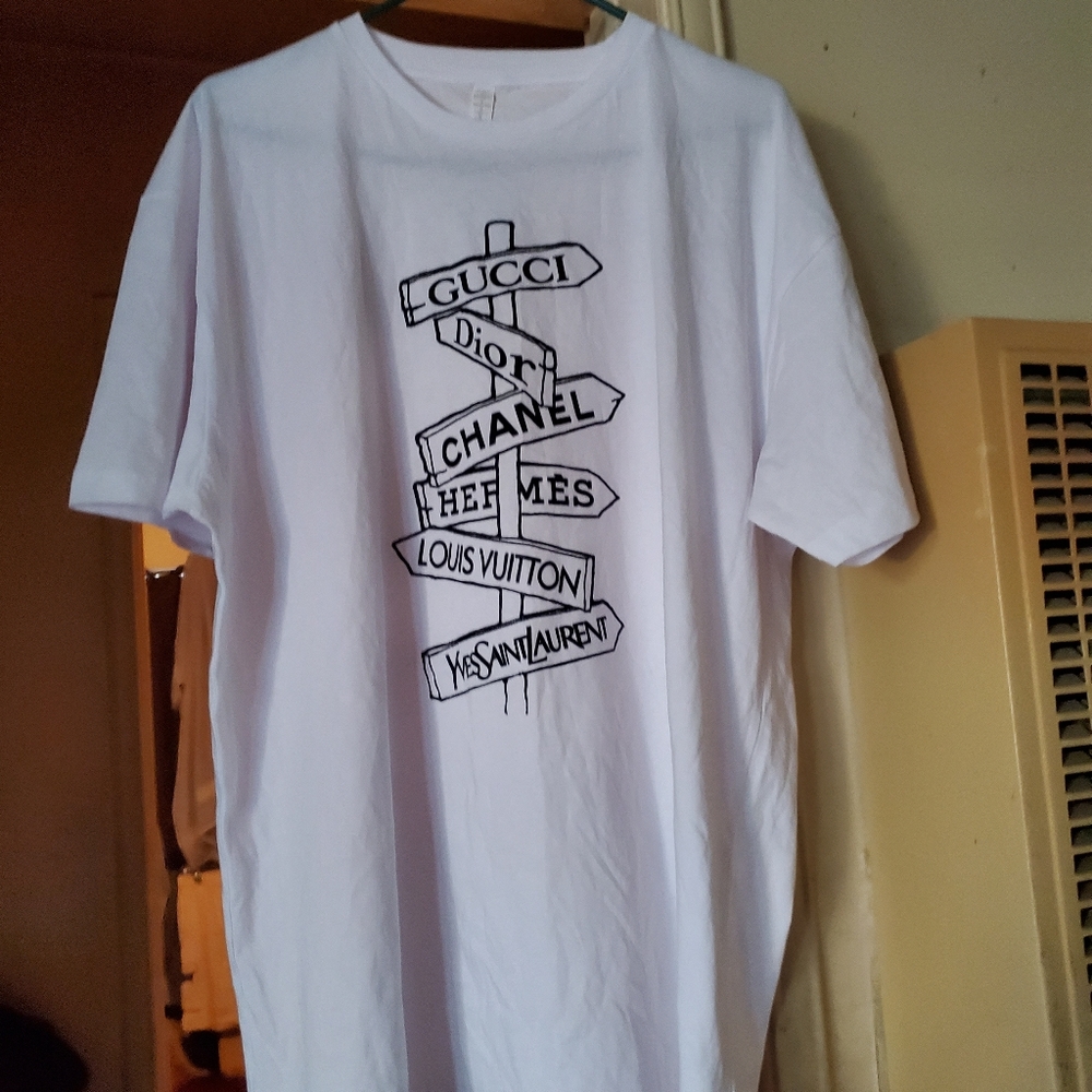 Women T-Shirt X-Large with Words in black